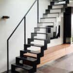 Лестница металлическая лофт минимализм