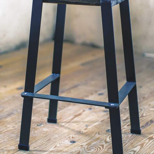 барный стул из металлической полосы
