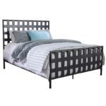 Кровать металлическая с плетеным изголовьем