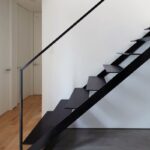 Лестница металлическая лофт минимализм