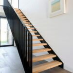 Лестница одномаршевая с перилами из полосы