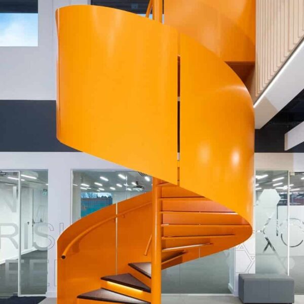 Лестница винтовая металлическая оранжевая