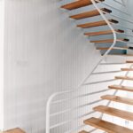 Лестница баухаус металл дерево