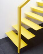 Лестница консольная металлическая минимализм
