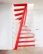 Лестница наклонный столб компактная красная