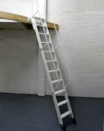 Лестница на колесиках для чердака