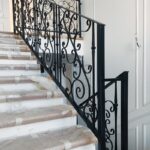 Перила для лестницы с ковкой