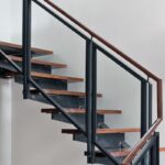 Перила металлические лофт со стеклом