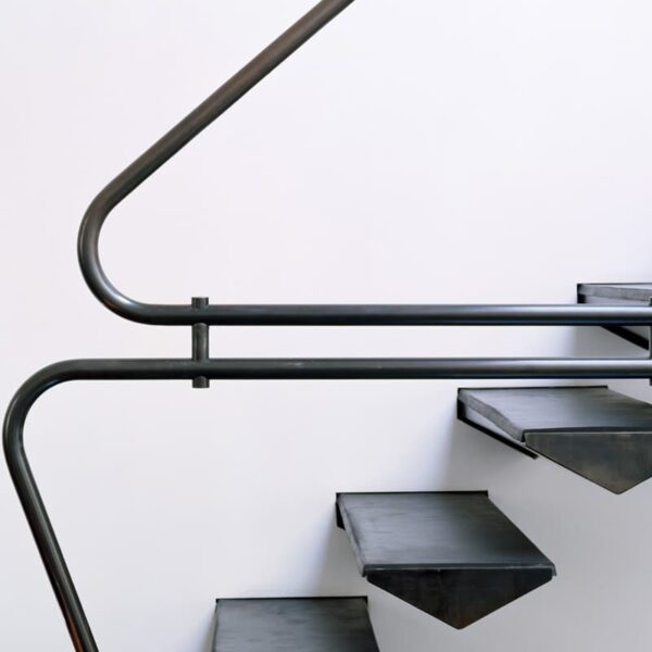 Консольная лестница минимализм хай-тек