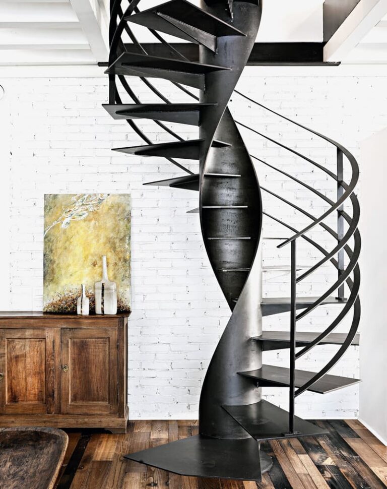 Винтовые лестницы из металла фото