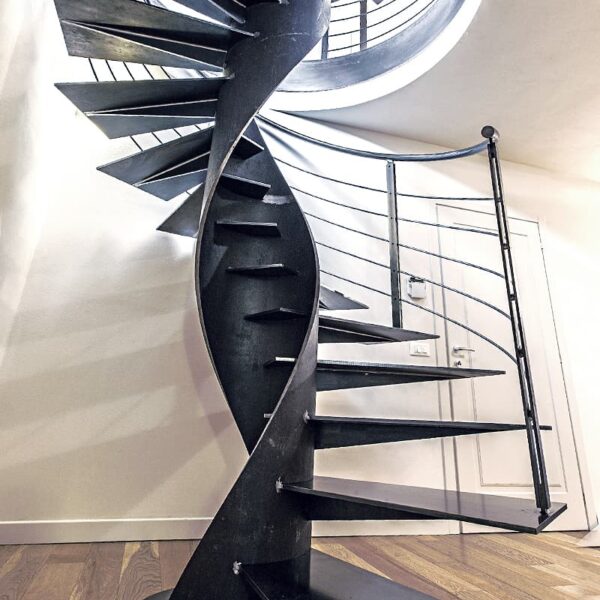 Винтовая лестница металлический лист