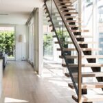 Лестница двойной косоур ступени дуб