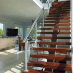 Лестница на монокосоуре перила стекло