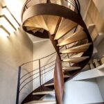 Лестница винтовая лофт на гнутой тетиве