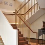 Перила вертикальные из трубы поручень дуб