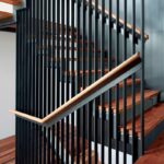 Перила вертикальные металлические в потолок