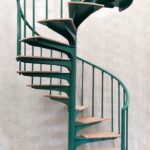 Лестница Ретро винтовая ступени лиственница