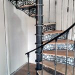 Лестница винтовая как чугунная из металла