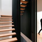 Лестница консольная на стойках из профиля