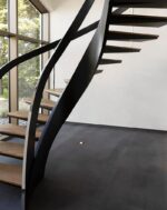 Скульптурная консольная лестница ступени дуб