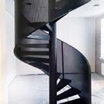 Лестница винтовая перфорированные перила