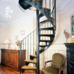 Лестница винтовая Честер с коваными элементами