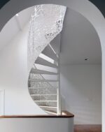 Винтовая лестница с перилами лазерная резка
