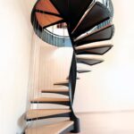 Лестница стильная винтовая подвесная на тросах