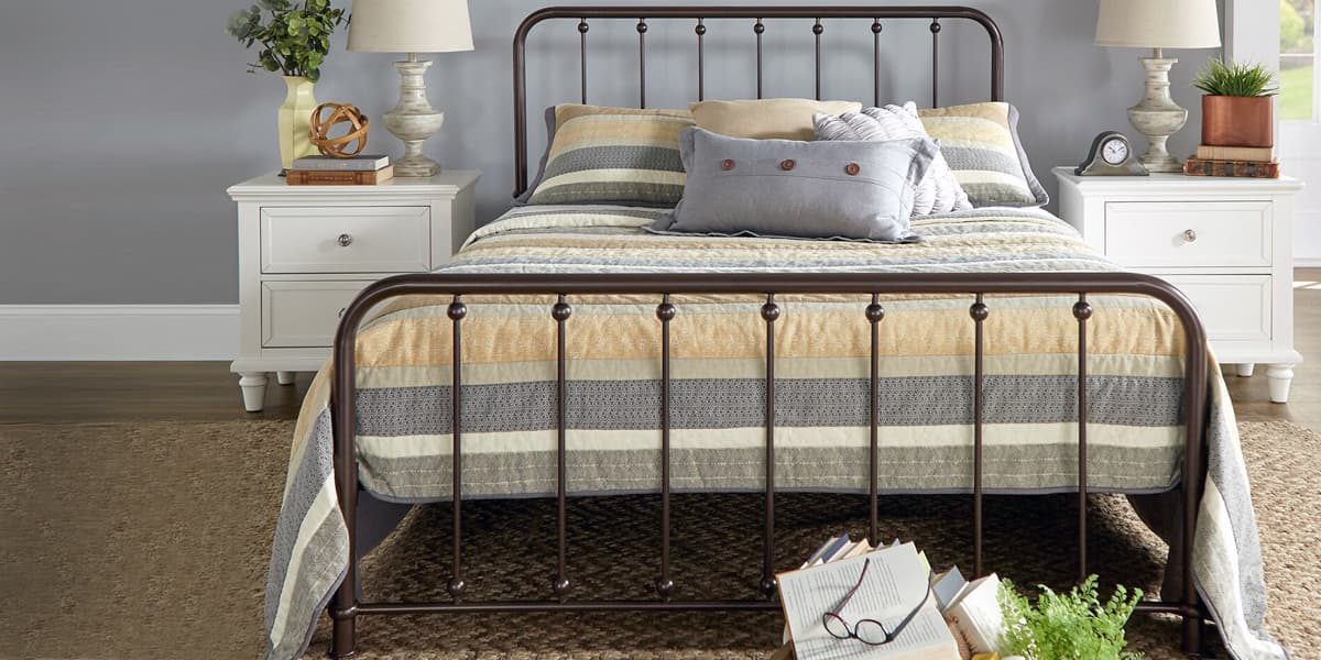 Кровать в викторианском стиле металлическая