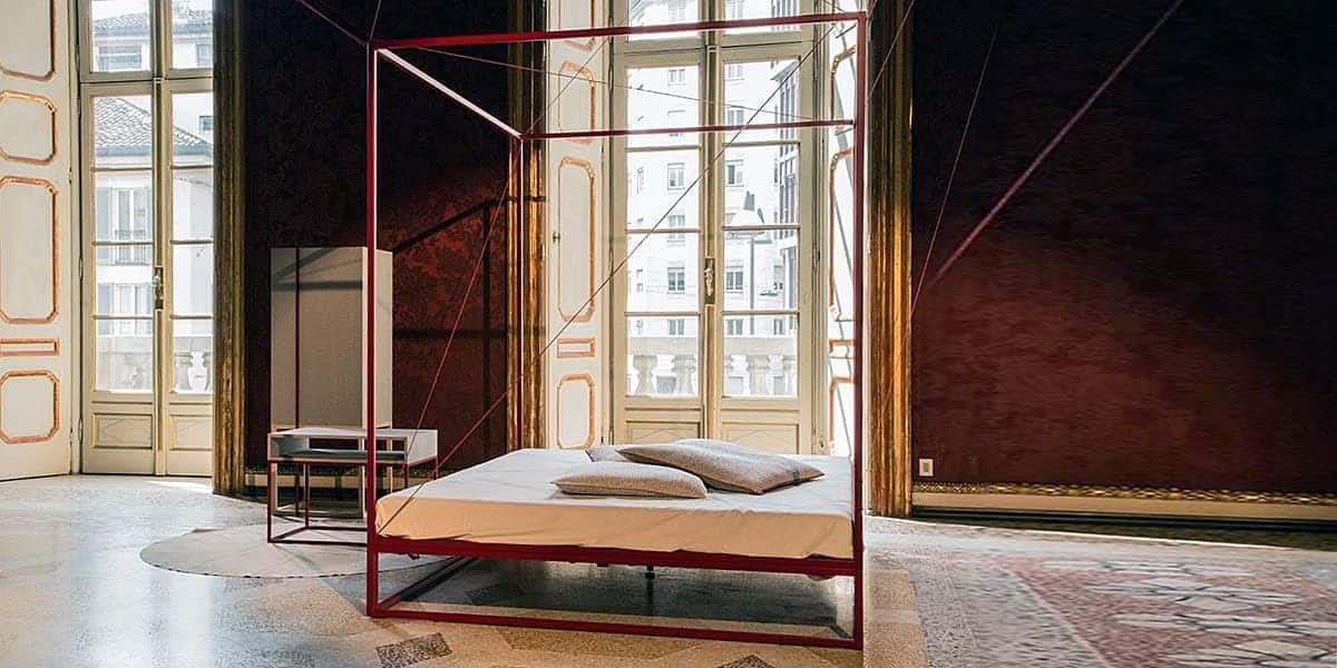 Кровать с балдахином металлическая минимализм